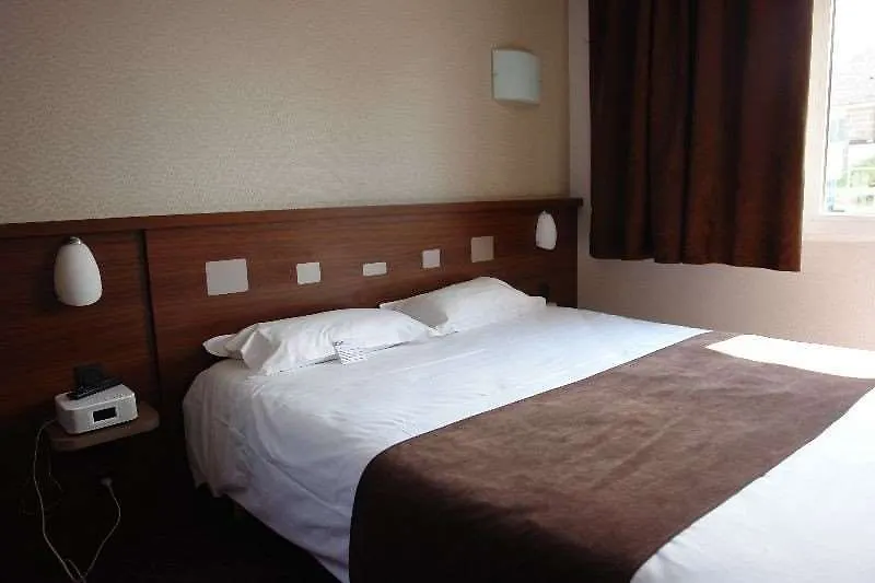 Brit Hotel Rennes Le Castel 3*,
